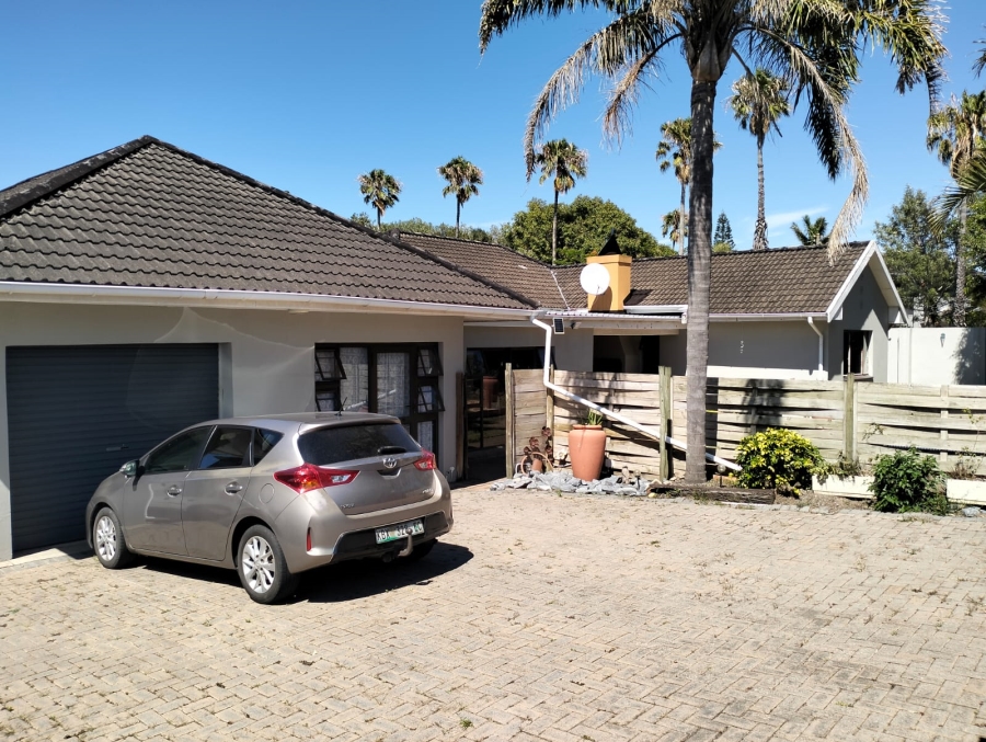 4 Bedroom Property for Sale in Beacon Bay Eastern Cape